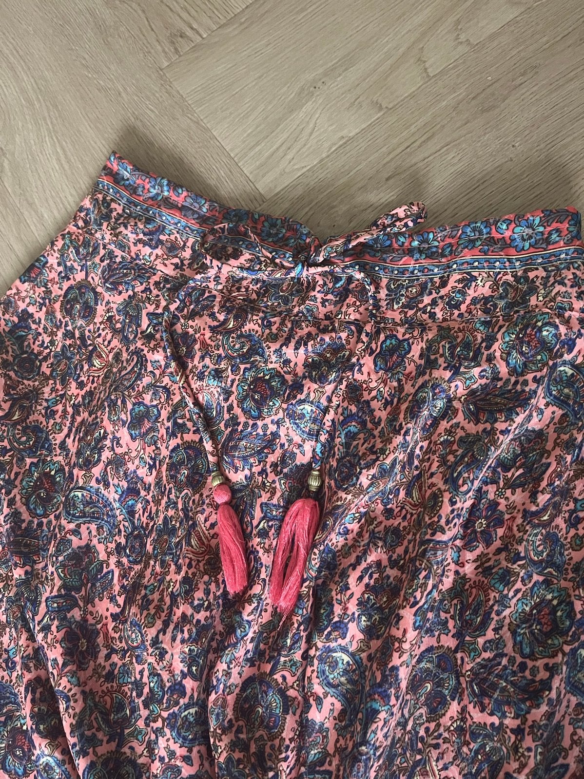 Zijden Maxirok Roze met Blauw Paisley Print Maat M, Kleding | Dames, Maat 38/40 (M), Ophalen of Verzenden, Zo goed als nieuw, Roze