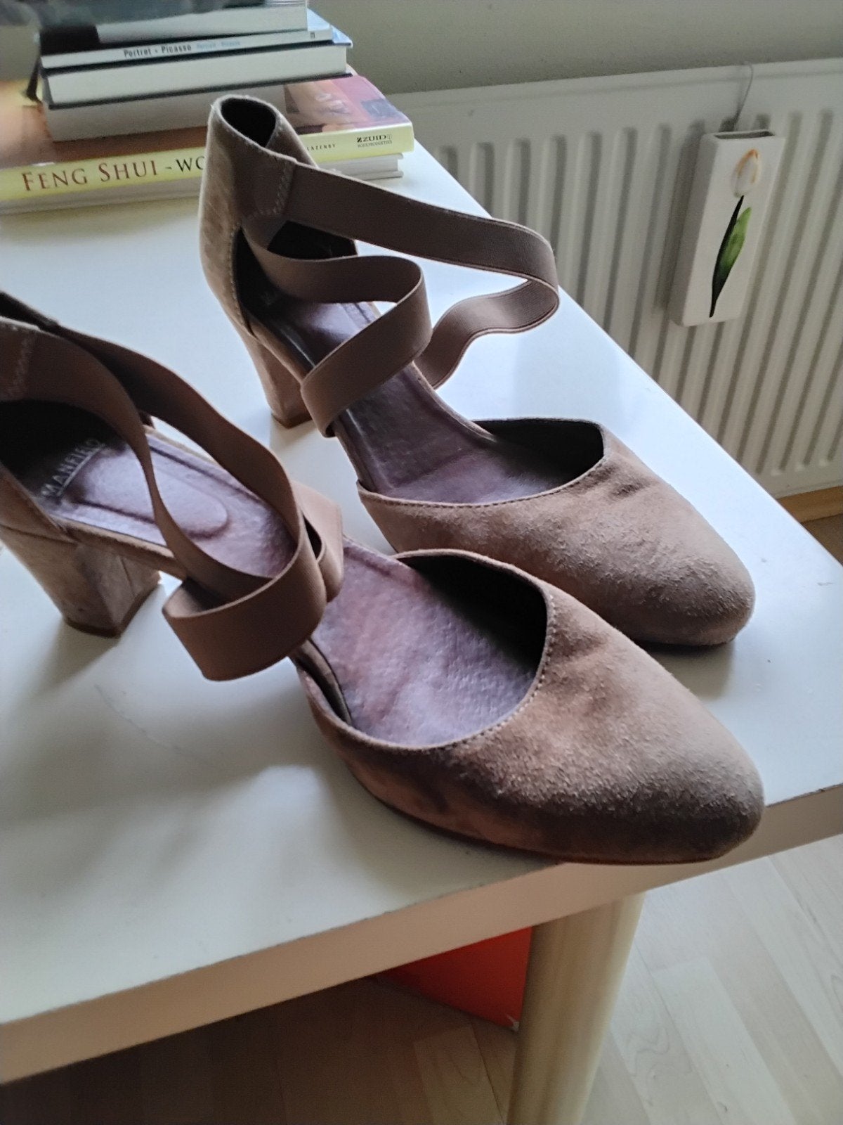 pumps beige naturel 39 nude Manfield suede, Ophalen of Verzenden, Zo goed als nieuw, Beige