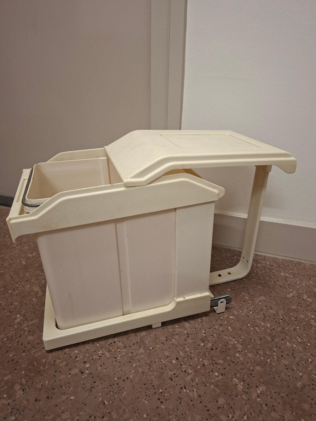 Hailo inbouw prullenbak, Huis en Inrichting, Woonaccessoires | Prullenbakken, Kunststof, Gebruikt, Ophalen of Verzenden, 20 tot 30 liter