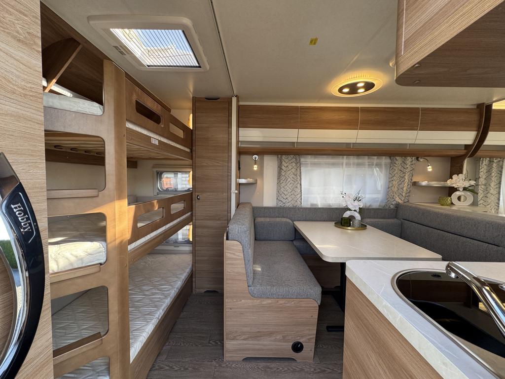 Hobby De Luxe 560 KMFE met 3 persoons stapelbed *7 Slaapplaa, Ringverwarming, Hobby, Overige typen, 7 tot 8 meter