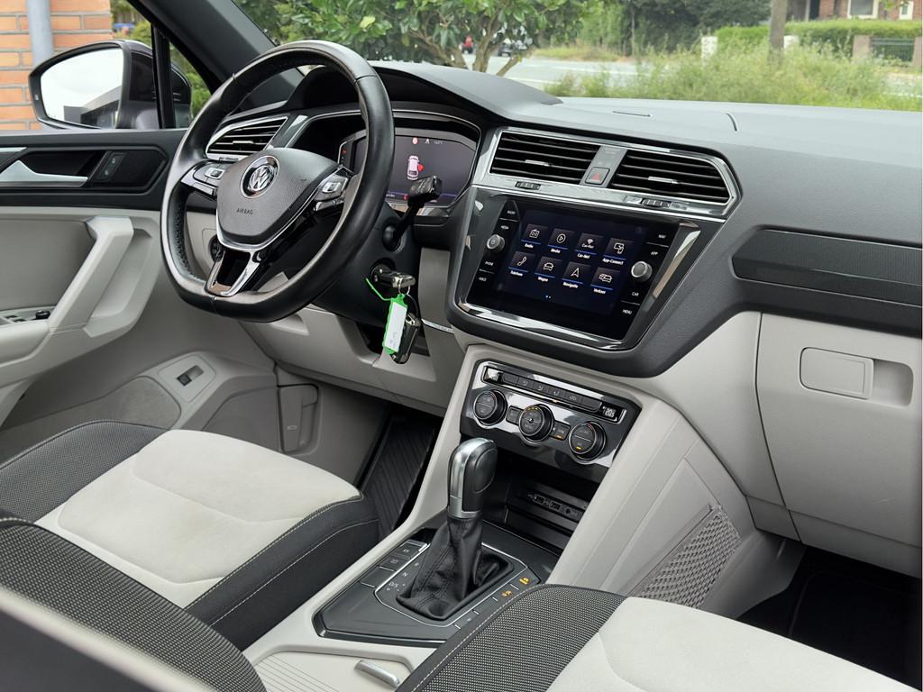Volkswagen Tiguan 1.5 TSI AUT7 2X R-LINE DESIGNO-INT NAVI DI, Auto's, Gebruikt, Euro 6, 150 pk, Alcantara