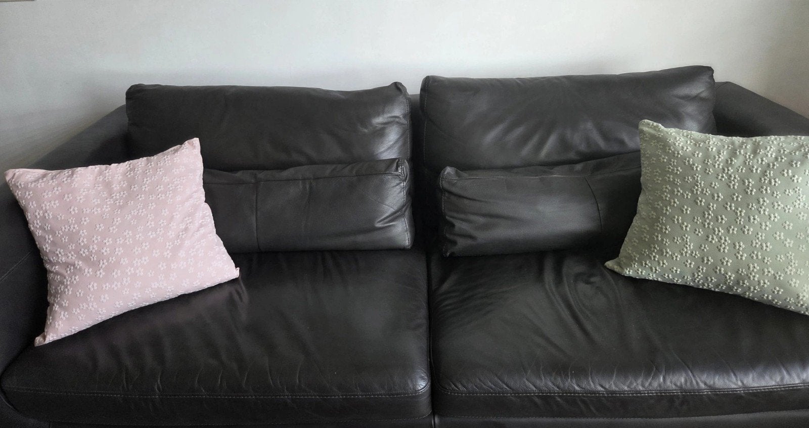 Comfortabele donkergrijze leren bank, Ophalen, Gebruikt, Modern en comfortabel, Driepersoons