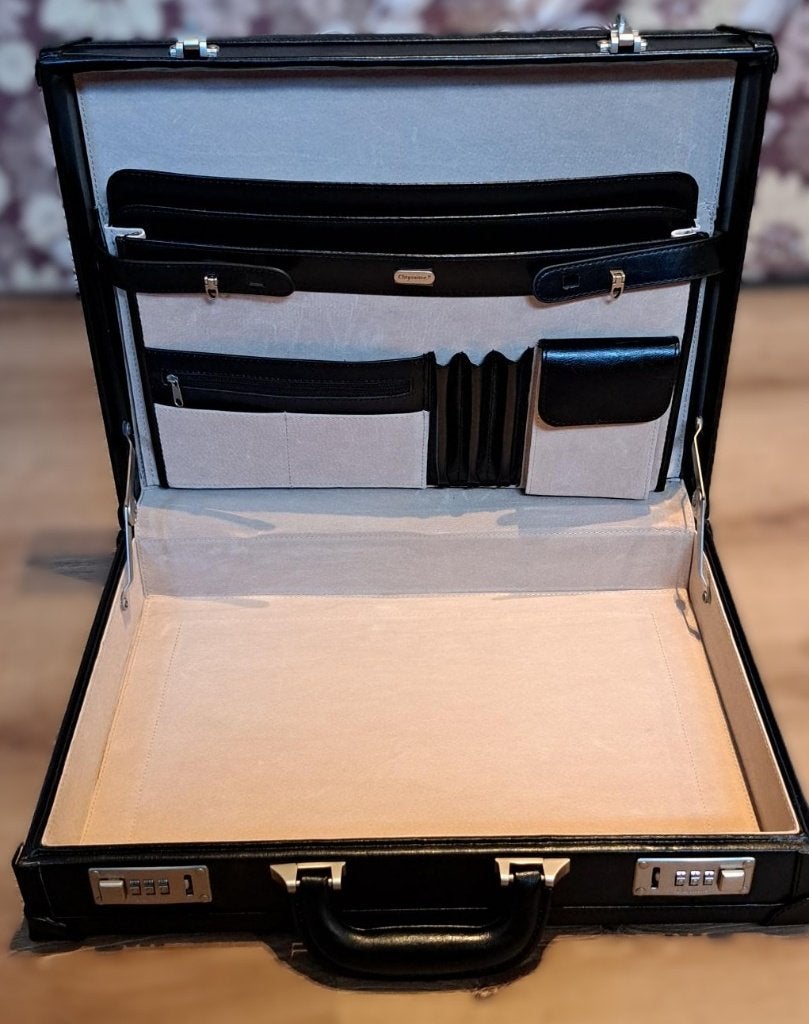 nette attaché koffer zwart, Slot, Ophalen of Verzenden, Zo goed als nieuw, Minder dan 35 cm