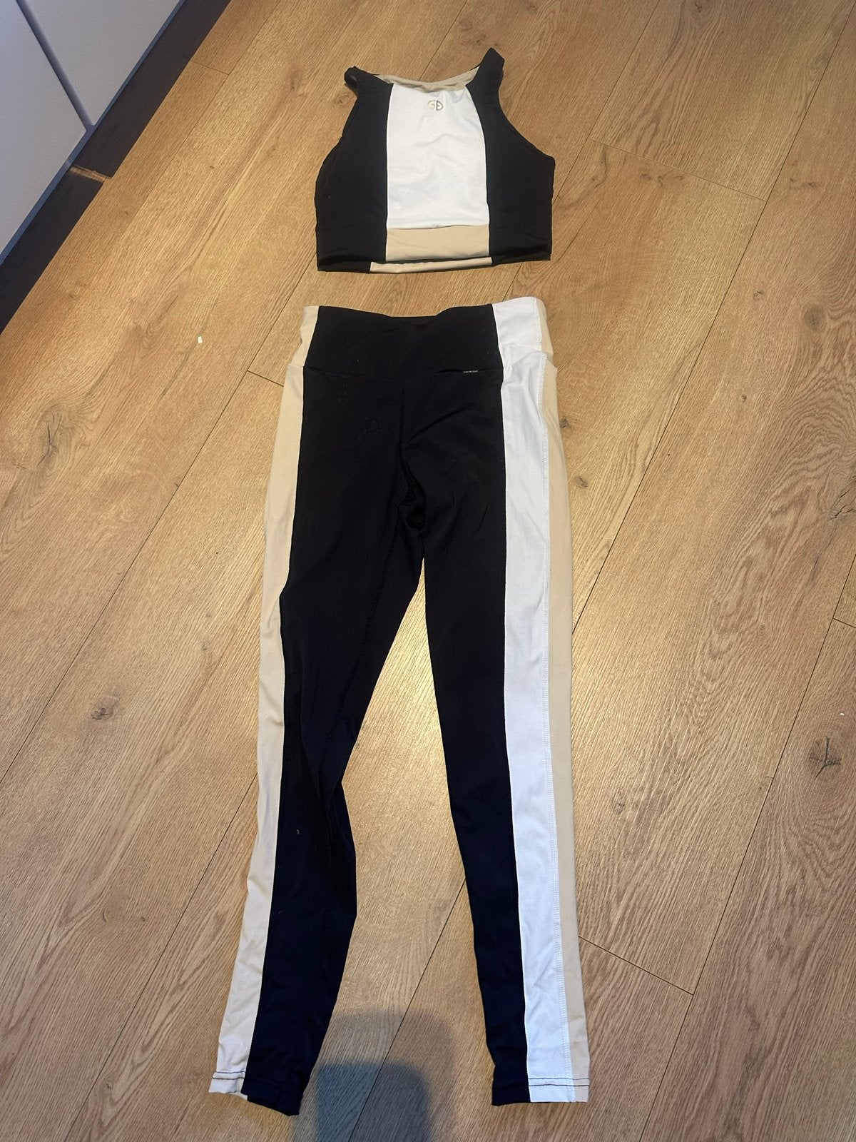 Goldbergh Luxury Sports Set XS - Zwart/Wit/Beige, Zwart, Ophalen of Verzenden, Maat 34 (XS) of kleiner, Fitness of Aerobics