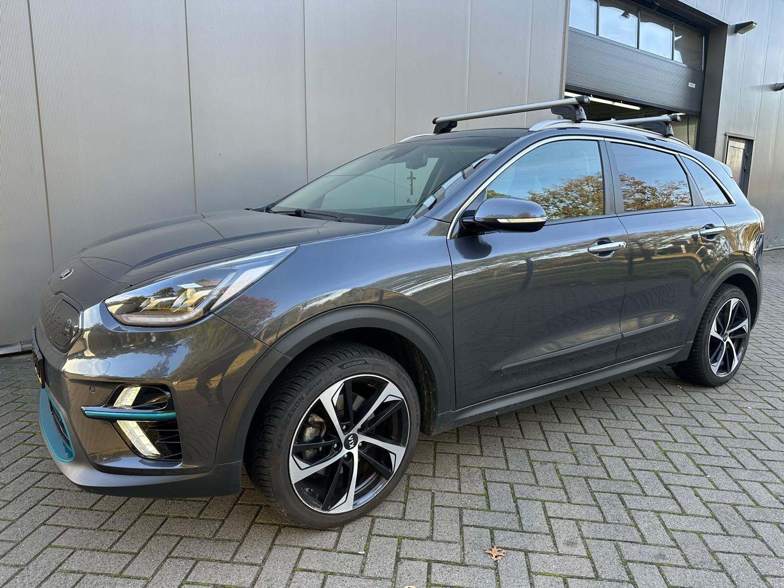 Kia Niro Elektrisch 204pk 2019 Grijs NAP dealer onderhouden, Auto's, Kia, 1712 kg, 77 €/maand, 630 min, SUV of Terreinwagen