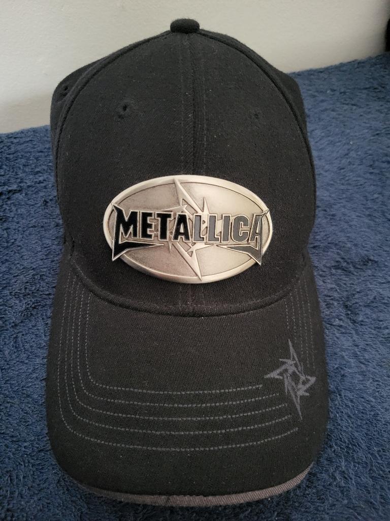 collectors item Metallica pet/cap zwart + metalen embleem, Verzenden, Zo goed als nieuw