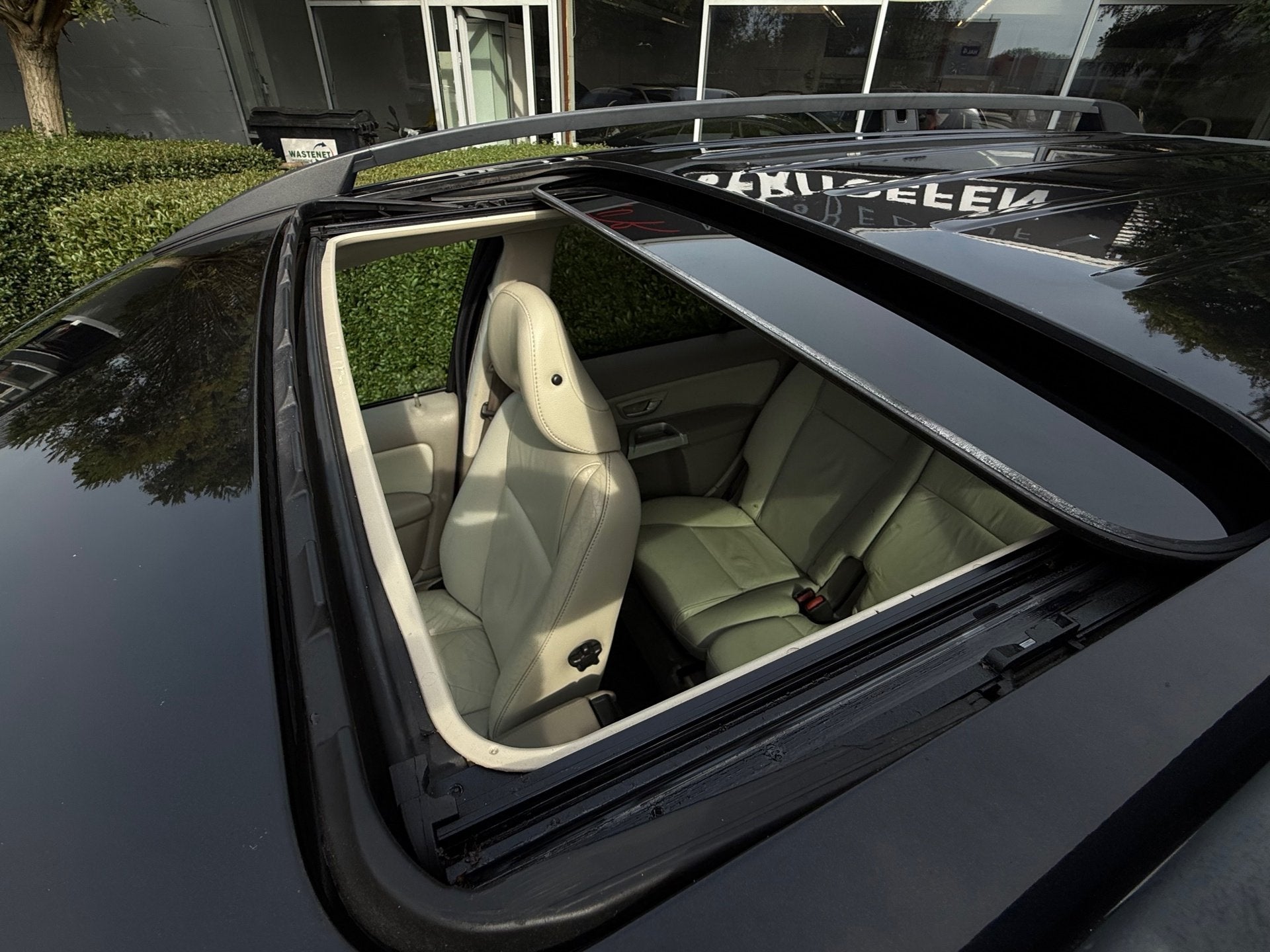 Volvo XC90 4.4 V8 Momentum 7P. - YOUNGTIMER - INCL BTW - AUT, Auto's, Dealer onderhouden, Gebruikt, 138 €/maand, Leder