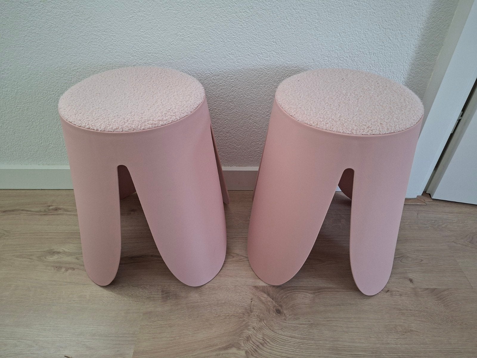 Kwantum set van 2 roze krukjes met teddy zitting, Ophalen, Zo goed als nieuw, Kunststof