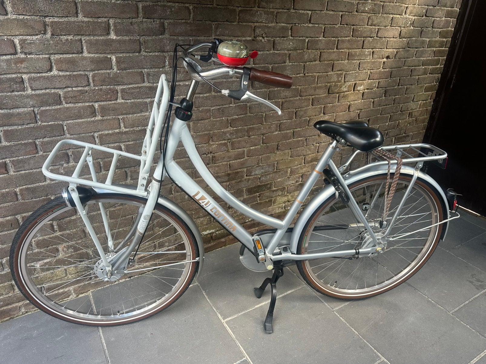 Een nette Wit Grijs Cortina U4 Transport 28 inch damesfiets., Overige merken, Versnellingen, Zo goed als nieuw, Trommelrem