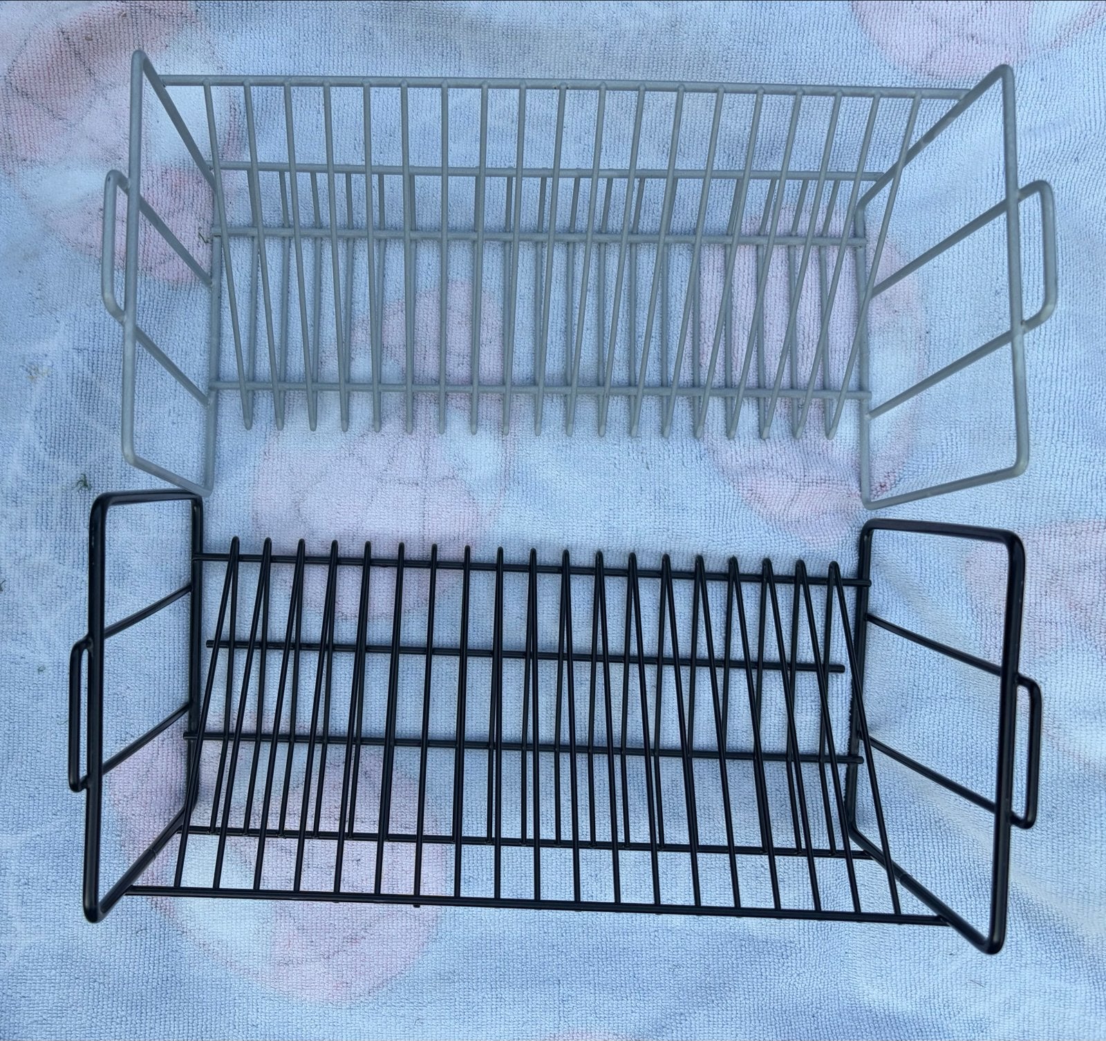 2 Vintage IKEA CD rekken - Zwart en Grijs, Huis en Inrichting, Woonaccessoires | Cd- en Dvd-rekken, Ophalen, Gebruikt, Metaal