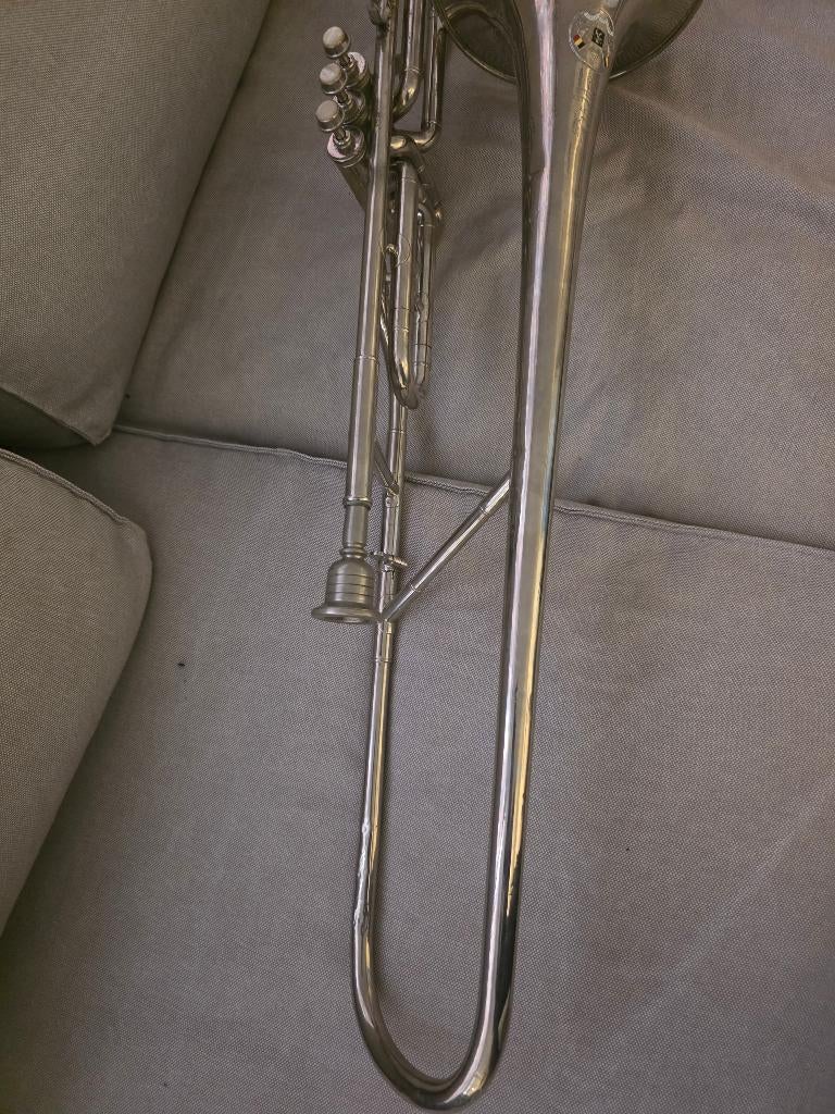 Mahillon Brussel Ventieltrombone, Muziek en Instrumenten, Blaasinstrumenten | Trombones, Gebruikt, Tenor, Met koffer, Ophalen