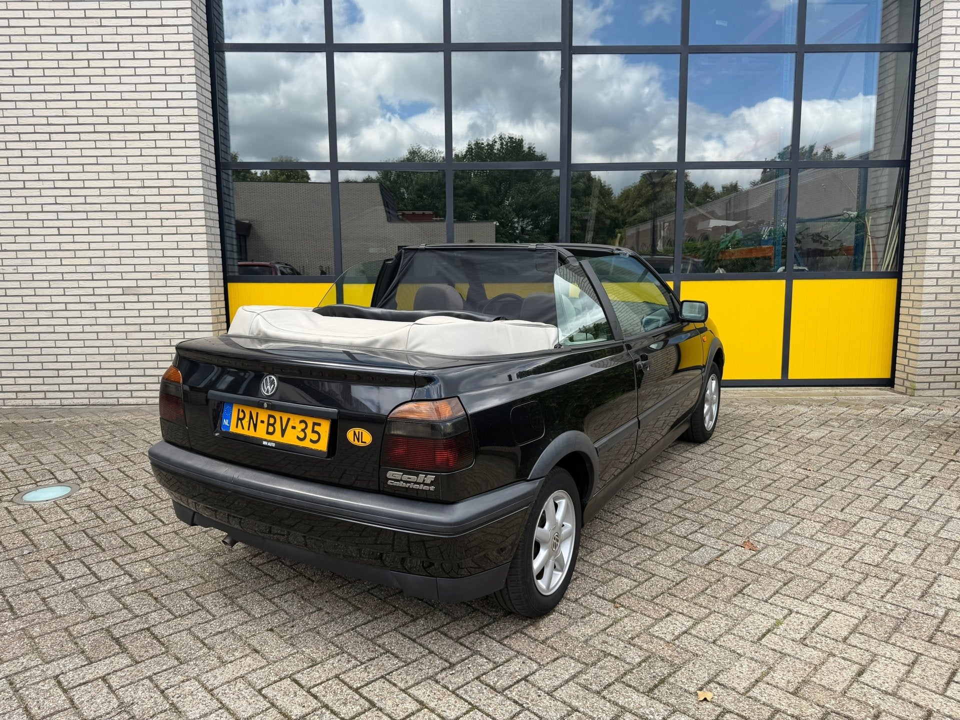 Volkswagen Golf Cabriolet 1.8 Avantgarde, elektrische kap (, Gebruikt, Beige, 4 cilinders, Cabriolet