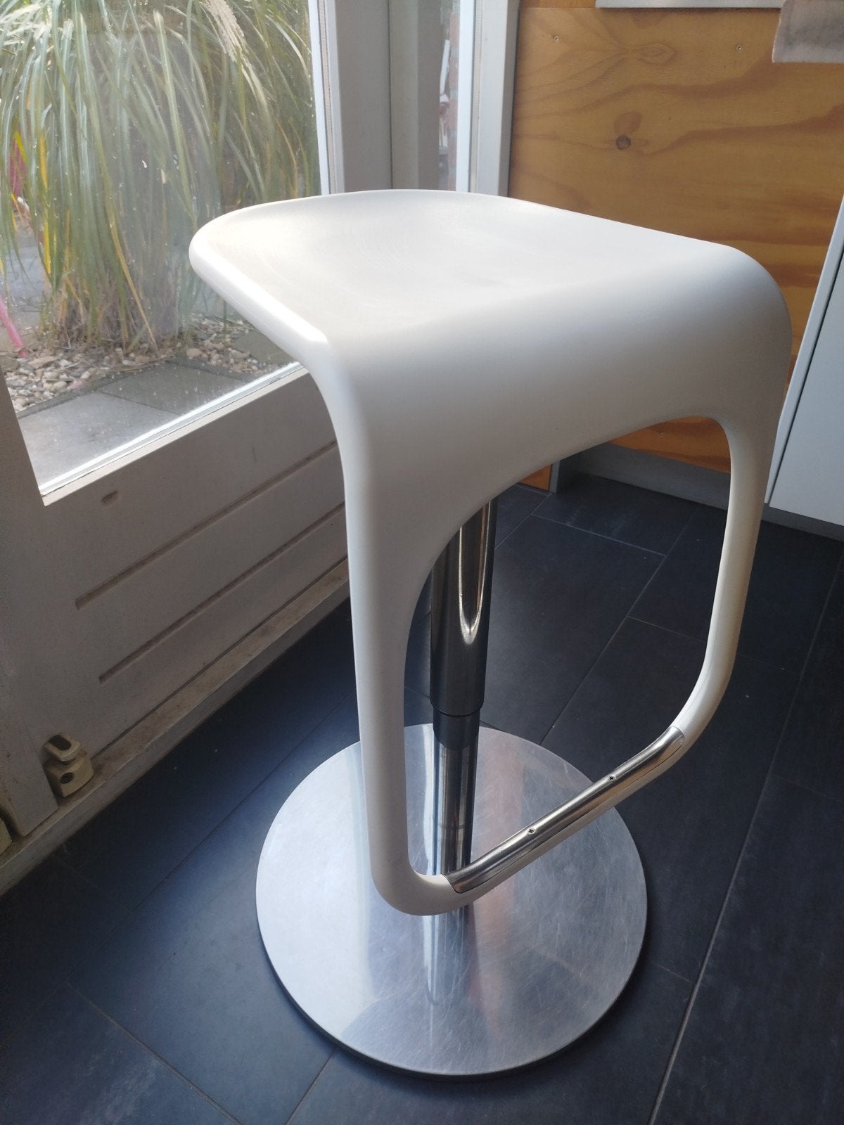 IKEA URBAN verstelbare barkruk, Ophalen, Kunststof, 60 tot 90 cm, In hoogte verstelbaar