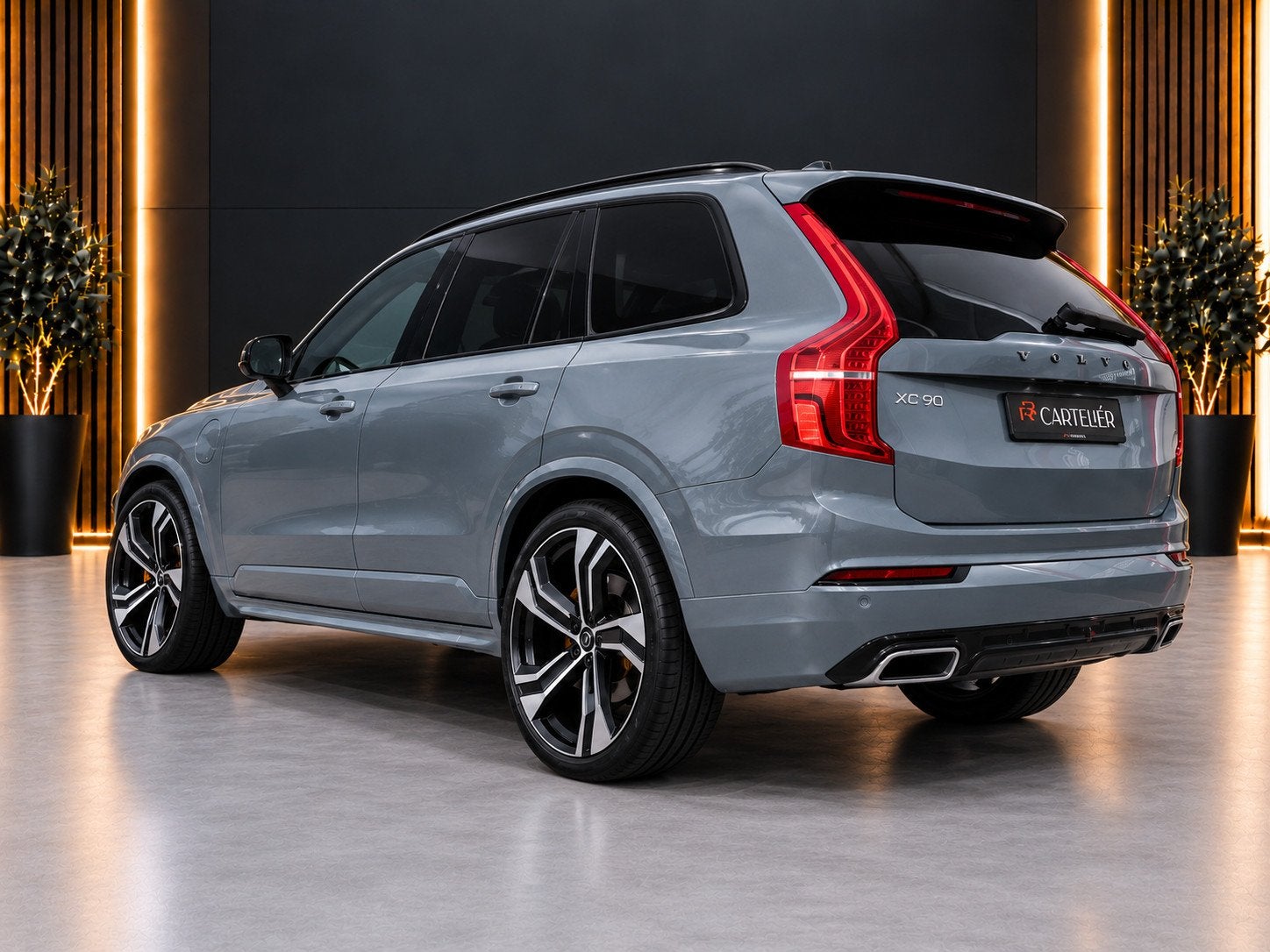 Volvo XC90 2.0 T8 Recharge AWD R-Design 7 Zits 421PK | Lucht, Gebruikt, 4 cilinders, 7 stoelen, Bedrijf