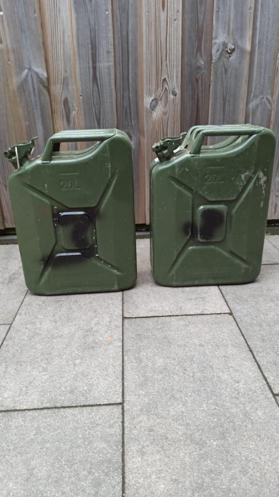 2 x Jerrycan 20 liter staal, Ophalen, Gebruikt
