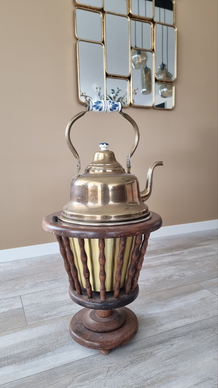 Decoratieve koperen ketel op houten stoof, Antiek en Kunst, Ophalen
