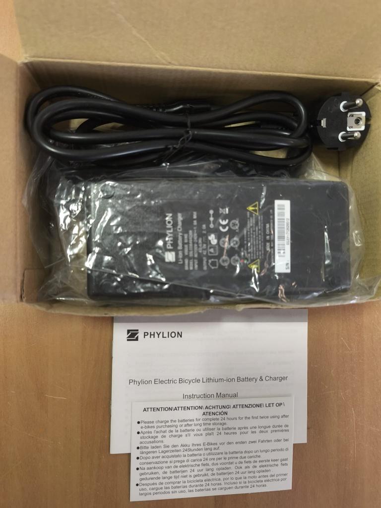Phylion Li-ion Fietslader 42V 2A – Nieuw in doos, Fietsen en Brommers, Fietsaccessoires | Fietsaccu's, Nieuw, Ophalen of Verzenden