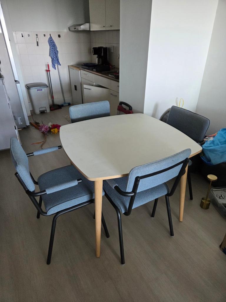Tafeltje met 4 stoelen, Ophalen, Gebruikt, 50 tot 100 cm, 50 tot 100 cm