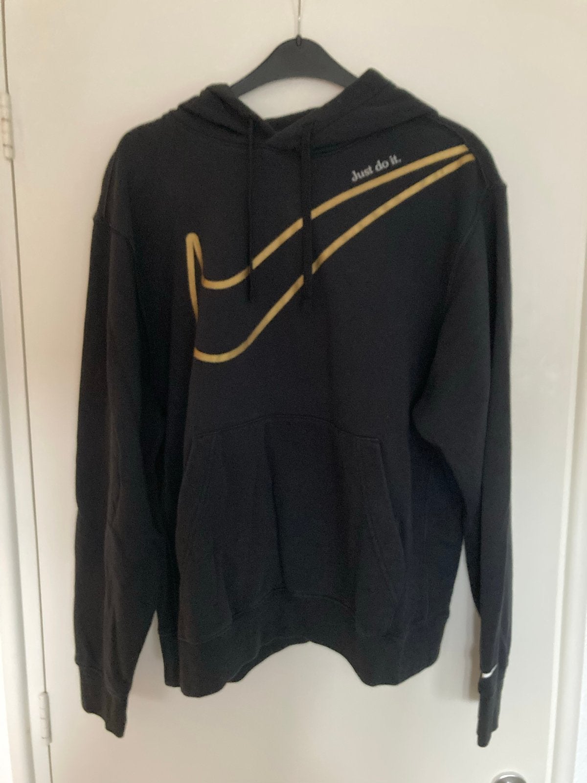 Nike Hoodie Zwart met Gouden Swoosh - Maat L, Ophalen of Verzenden, Gedragen