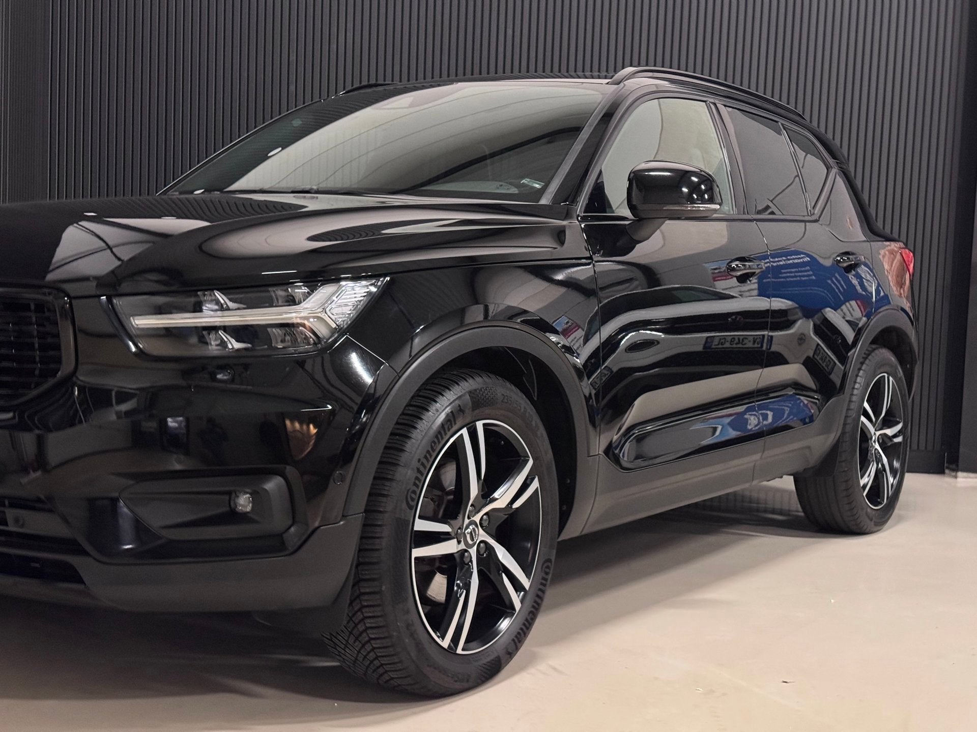 Volvo XC40 2.0 T5 AWD R-Design PANO | HARMAN KARDON | 360 CA, Automaat, Dealer onderhouden, Gebruikt, 4 cilinders