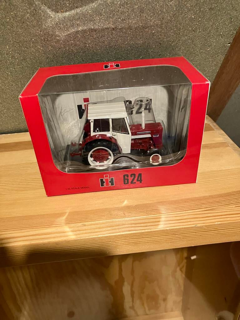 International IH 624 1:32 Replicagri, Ophalen of Verzenden, Nieuw, Tractor of Landbouw, Overige merken