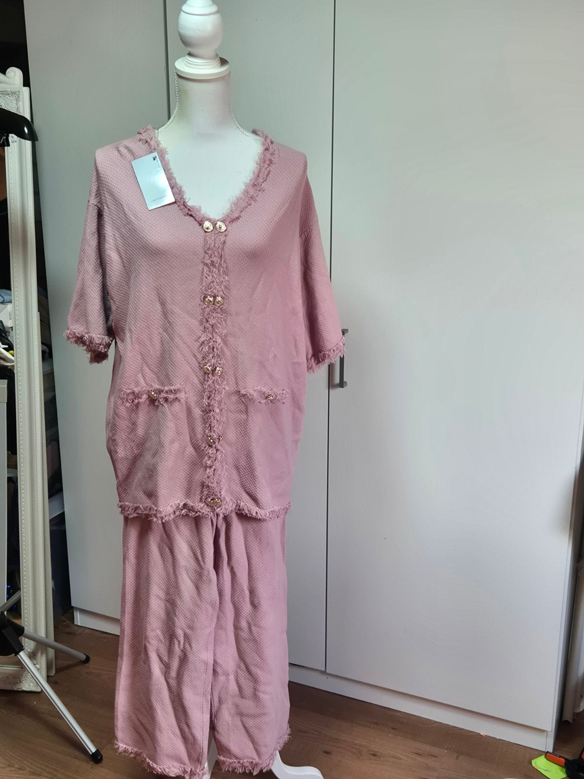Roze tweed set met gouden knopen, Kleding | Dames, Overige Dameskleding, Nieuw, Ophalen of Verzenden