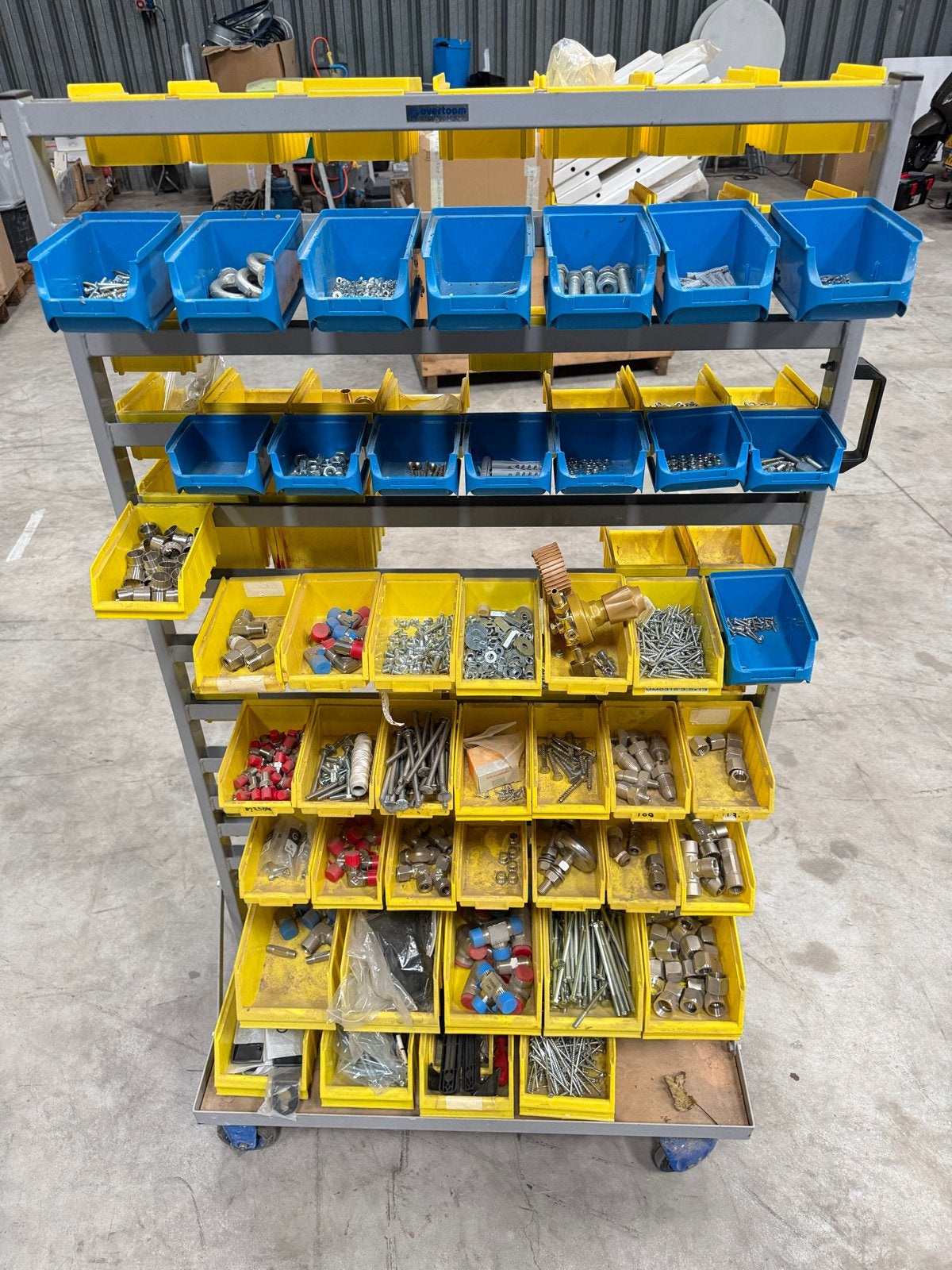 Gereedschapswagen met diverse bevestigingsmaterialen, Ophalen, Gebruikt, Minder dan 50 mm, Overige typen