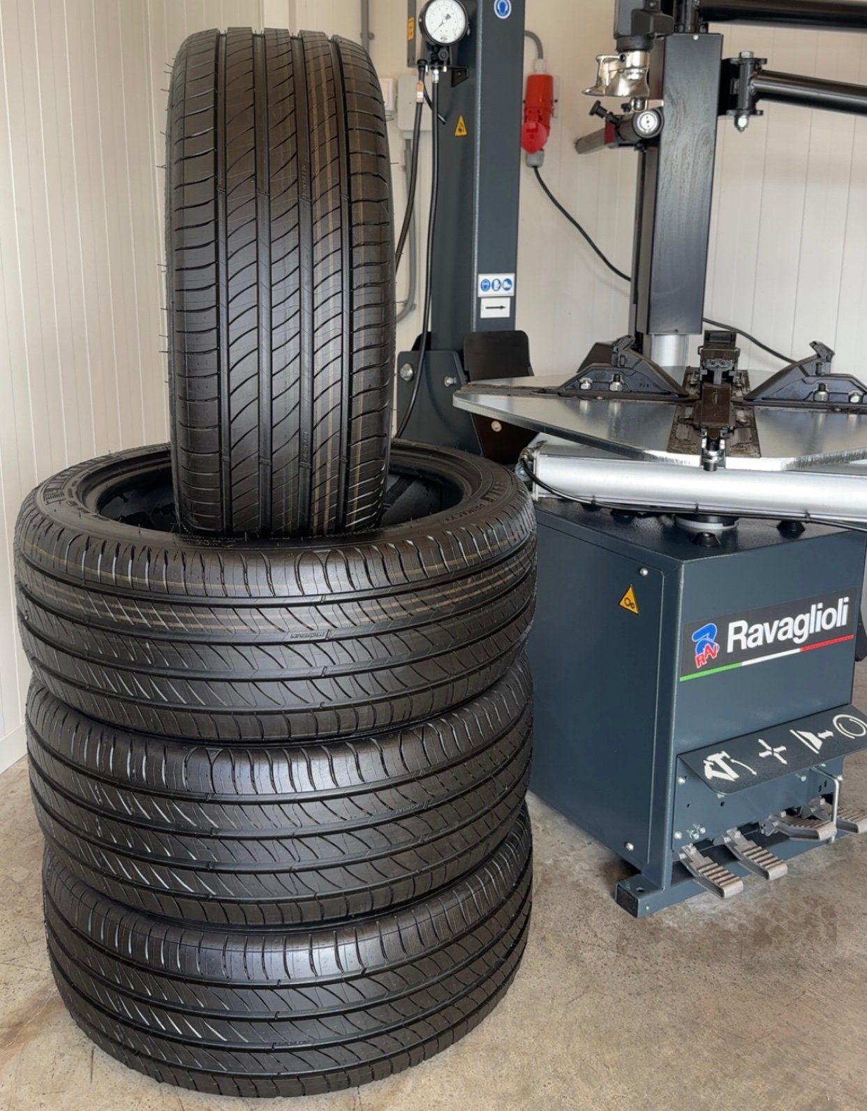4 Stuks Michelin 205 45 17 Zomerbanden Inclusief Montage, 205/45 R17, Nieuw, 17 inch, Personenwagen