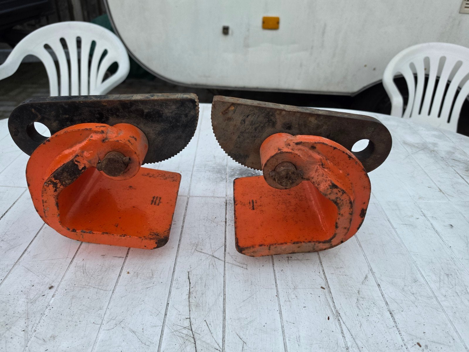 Schuur opruiming: Platenklemmen (2 stuks) € 100 euro, Ophalen, Gebruikt