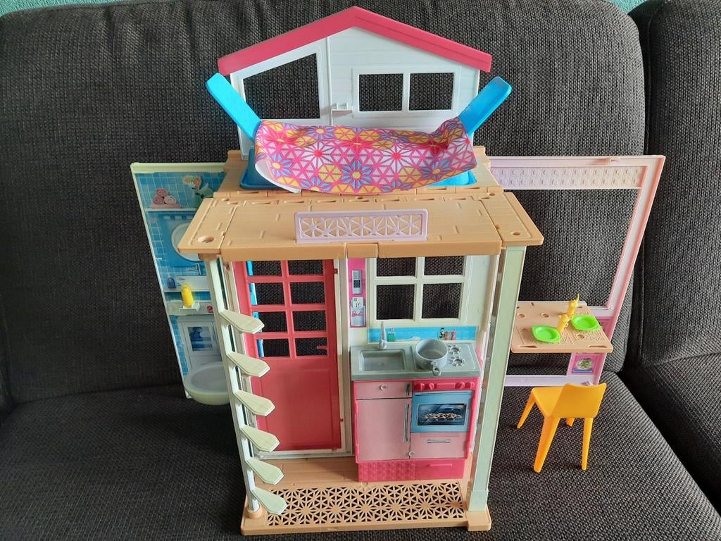Barbie opvouwbaar poppenhuis met accessoires, Ophalen of Verzenden, Gebruikt, Poppenhuis