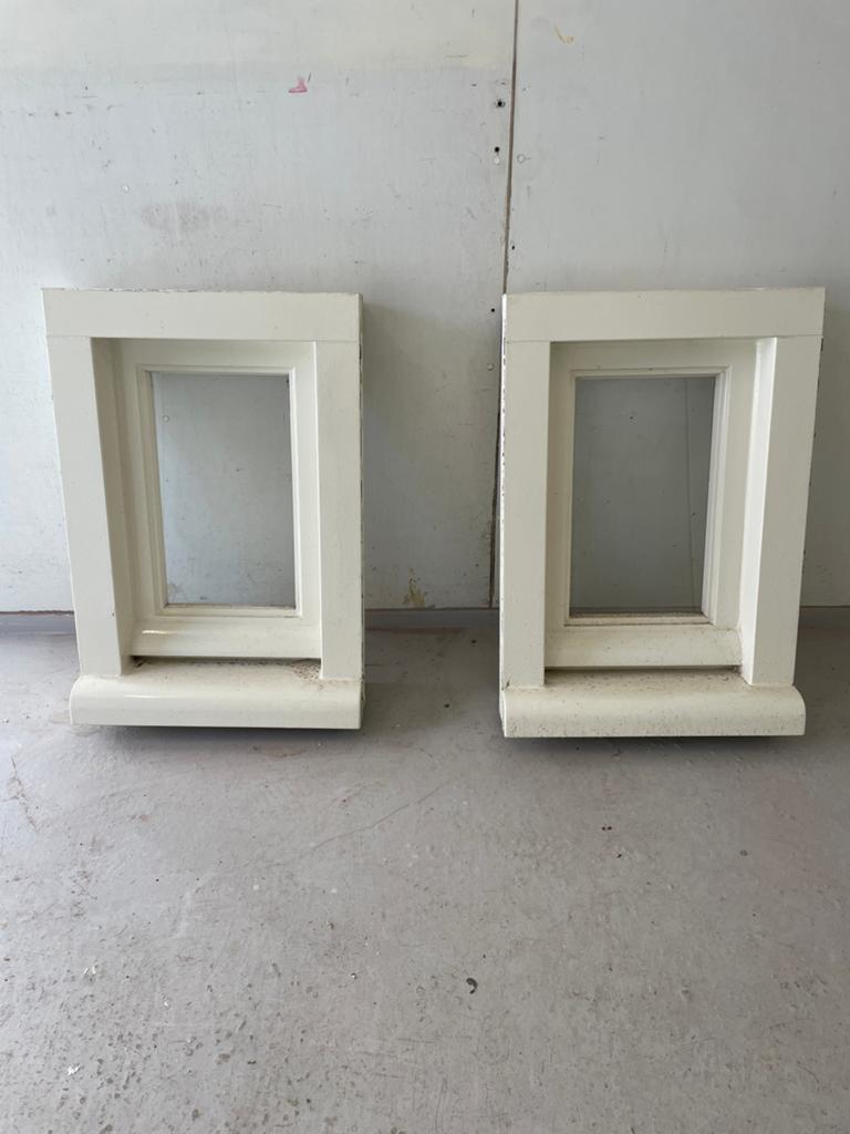 Twee houten kozijnen met raampjes - 45x65 cm, Doe-het-zelf en Verbouw, Deuren en Horren, Ophalen, Gebruikt, Minder dan 80 cm, Overige typen