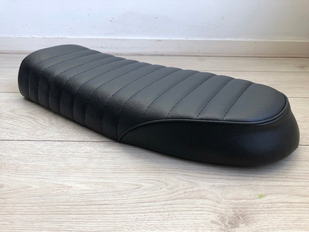 Zadel caferacer bobber scrambler tracker bekleed zwart, Motoren, Ophalen of Verzenden
