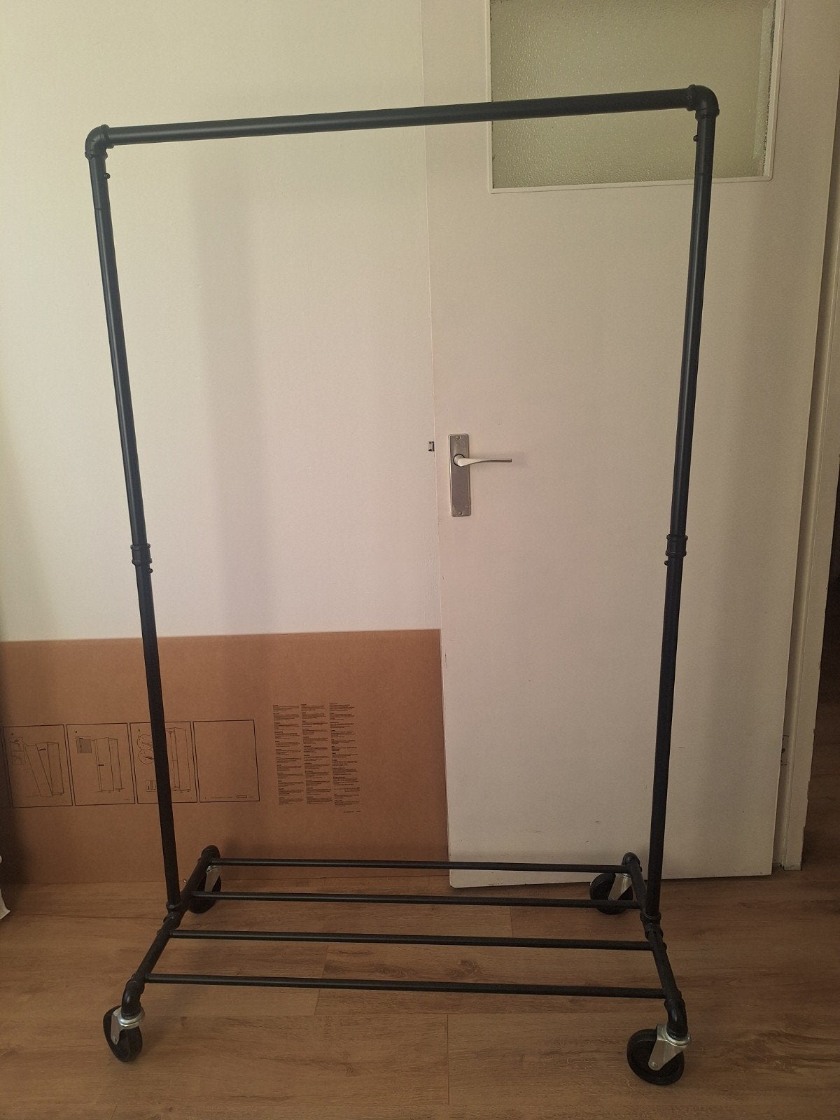 Kledingrek op wielen - Zwart metaal - Goede staat, Ophalen, Gebruikt, Minder dan 100 cm, Metaal
