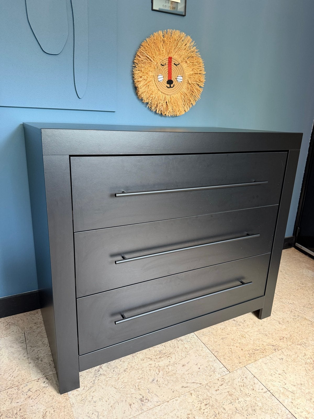 Stijlvolle Zwarte Commode met 3 Ruime Lades - Uitstekende St, 50 tot 70 cm, Ophalen of Verzenden, 100 cm of meer, Zo goed als nieuw