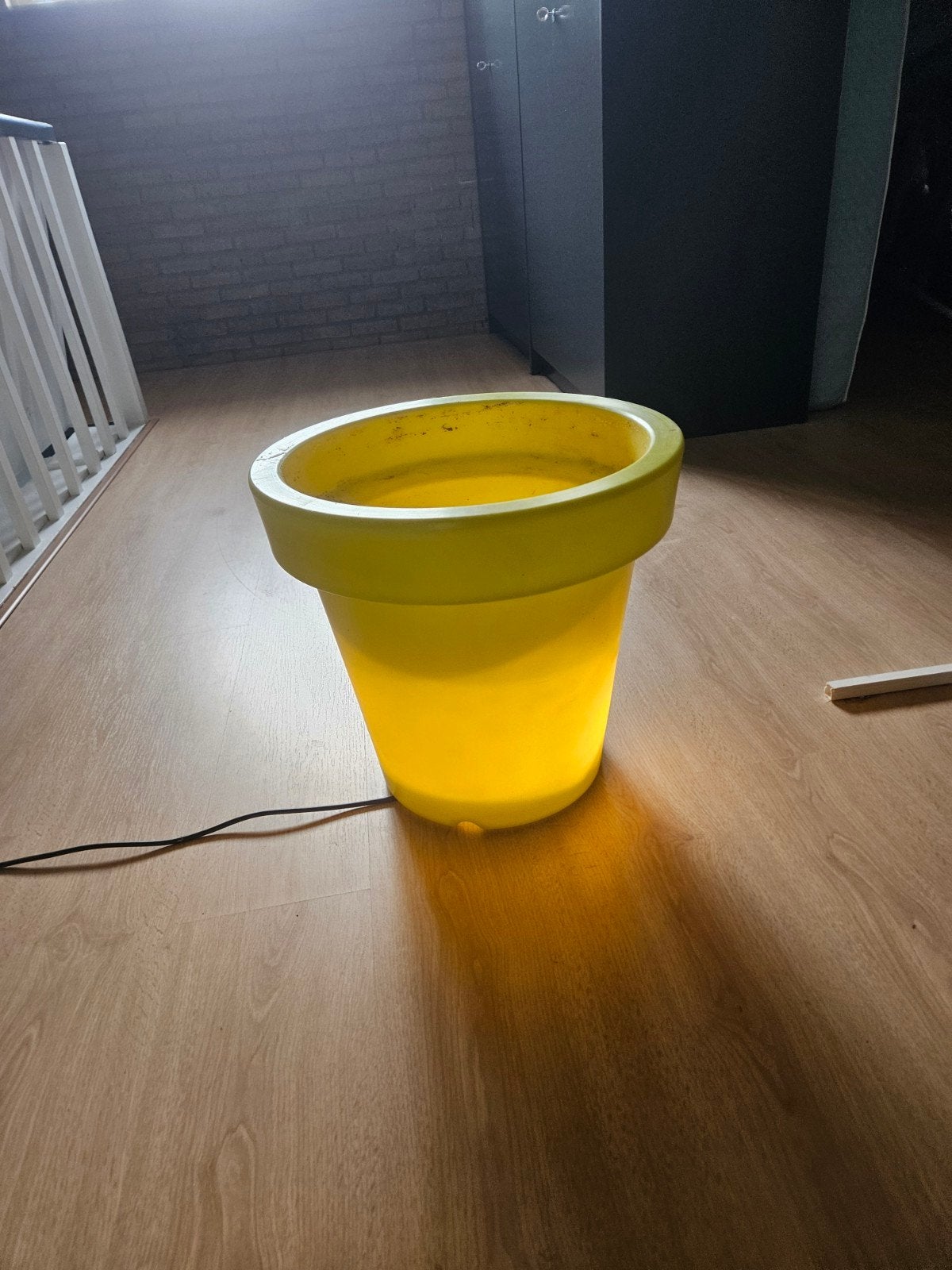 Lichtgevende bloempot - Geel, Tuin en Terras, Bloempotten, Ophalen, Kunststof, Gebruikt, 40 cm of meer