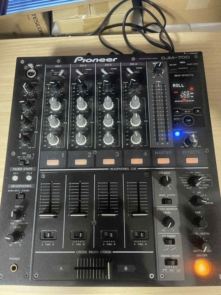Pioneer djm 700 djm700 djm-700 dj mixer mengpaneel KOOPJE, Ophalen of Verzenden, Zo goed als nieuw, Minder dan 5 kanalen, Microfooningang