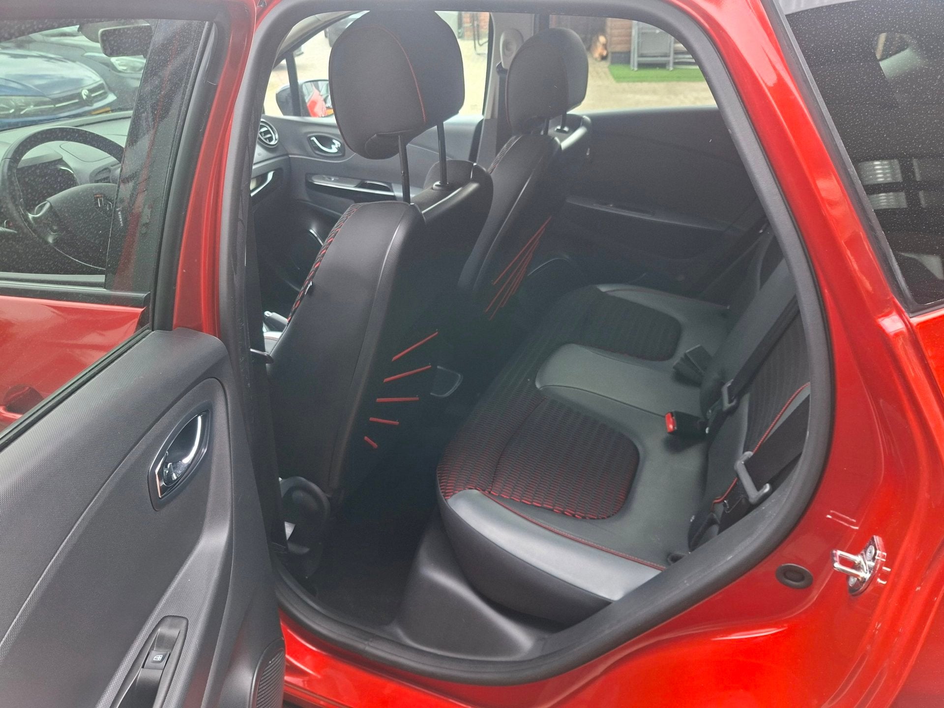 Foto 14 van Renault Captur 0.9 TCe Helly Hansen Camera Trekhaak