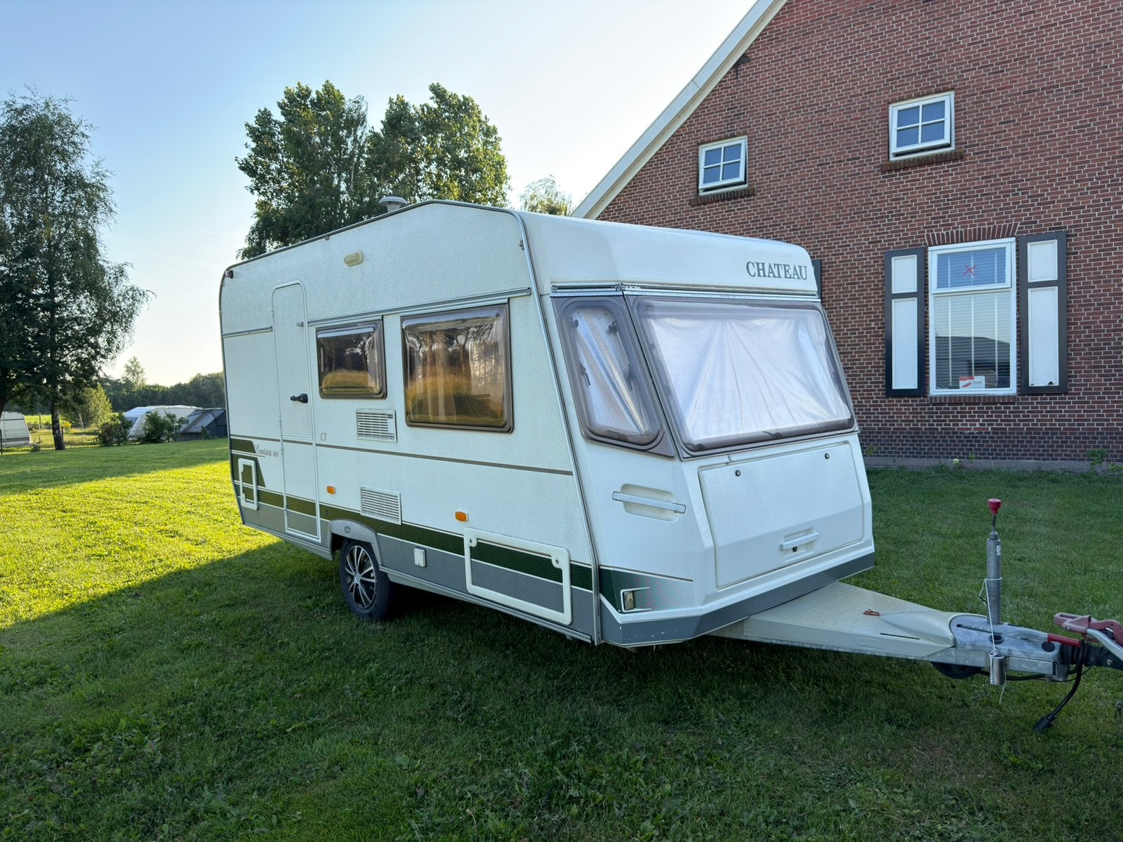 Chateau Cantara 400 | Voortent + luifel, Caravans en Kamperen, Caravans, Chateau, Bedrijf, Treinzit, 750 - 1000 kg