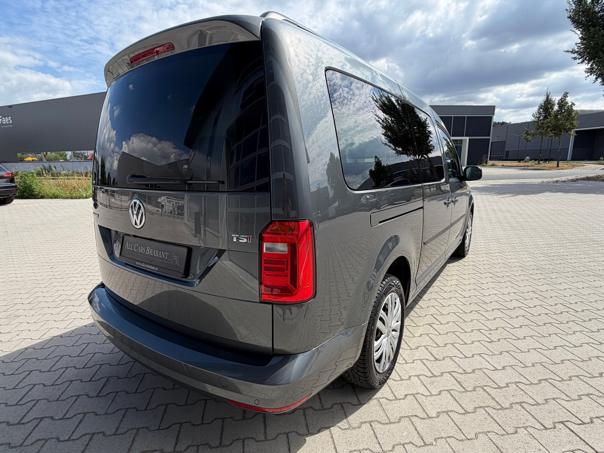Volkswagen Caddy Maxi 1.4 TSI / 7 persoons / CarPlay/ clima, Voorwielaandrijving, Gebruikt, Zwart, 4 cilinders