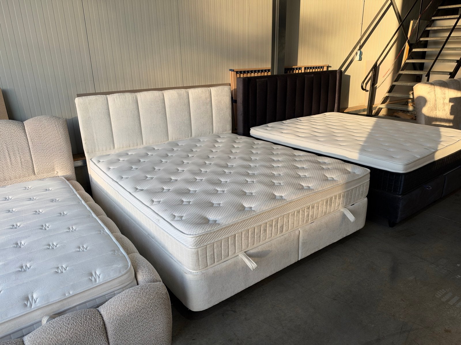Boxspring 180x200 Beige met Opbergruimte en Luxe Matras, Beige, Ophalen of Verzenden, 180 cm, 200 cm