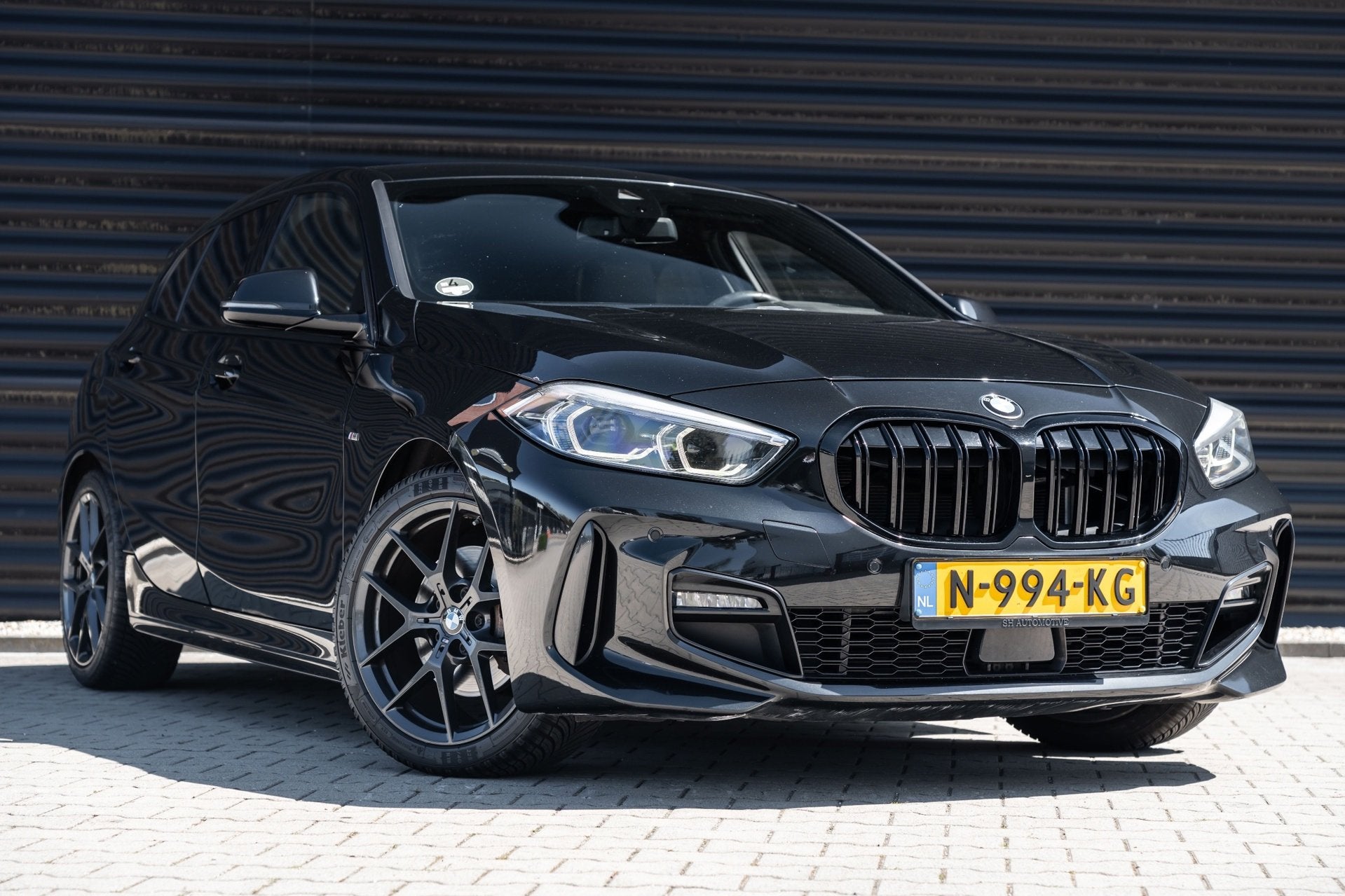 BMW 1-serie 118i High Executive M sport / CARPLAY / MAXTON /, Dealer onderhouden, Gebruikt, Zwart, Leder