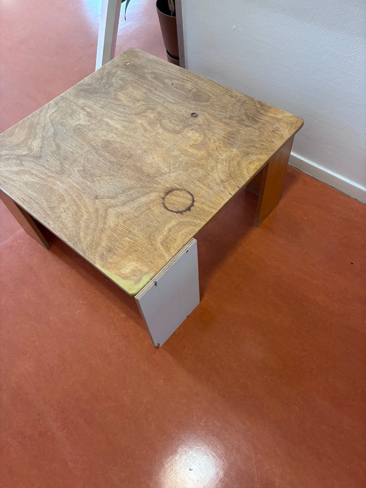 Gratis kinder tafeltje, Ophalen, Zo goed als nieuw, Rond, 50 tot 100 cm