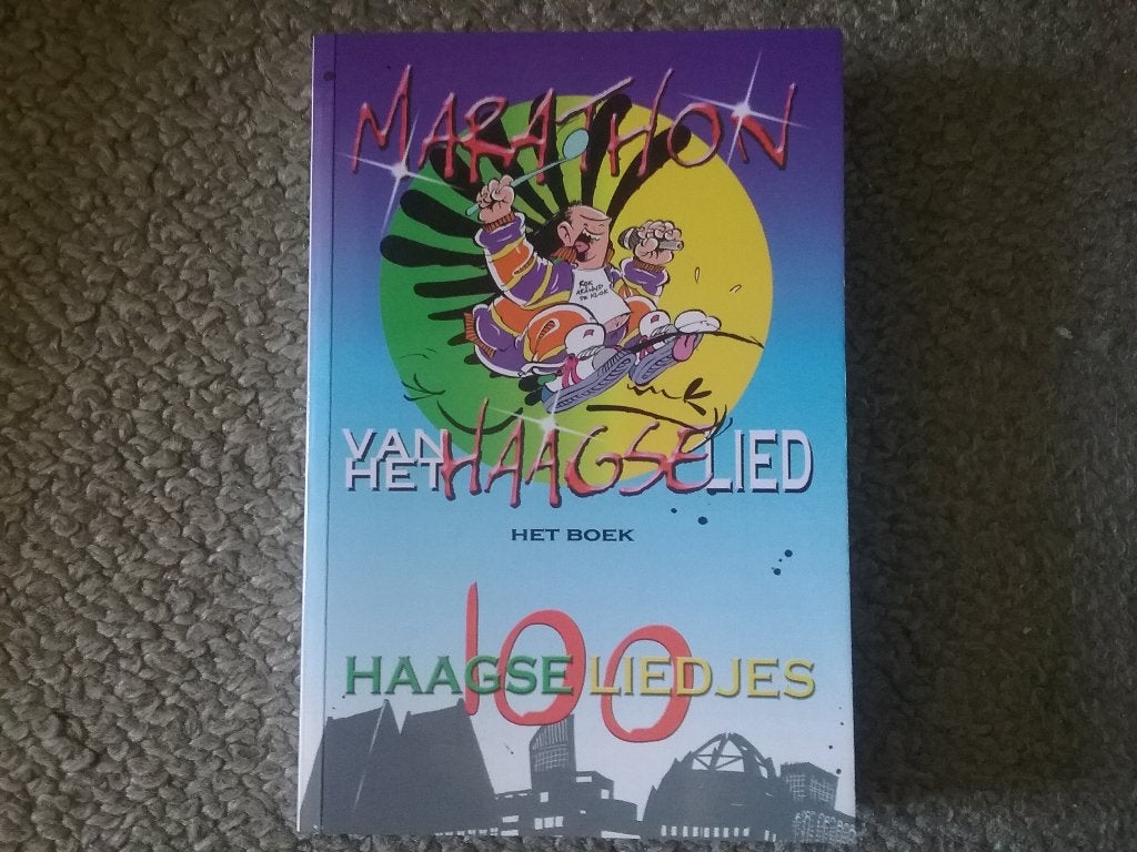 Marathon van het Haagse lied - 100 liedjes (2004; Den Haag), Boeken, Geschiedenis | Stad en Regio, Ophalen of Verzenden, Zo goed als nieuw
