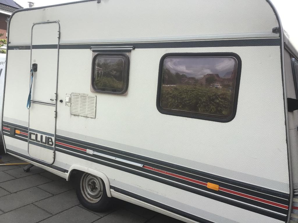 Burstner caravan bj 1988, Caravans en Kamperen, Vast bed, Openslaande ramen, Tot en met 2, Treinzit