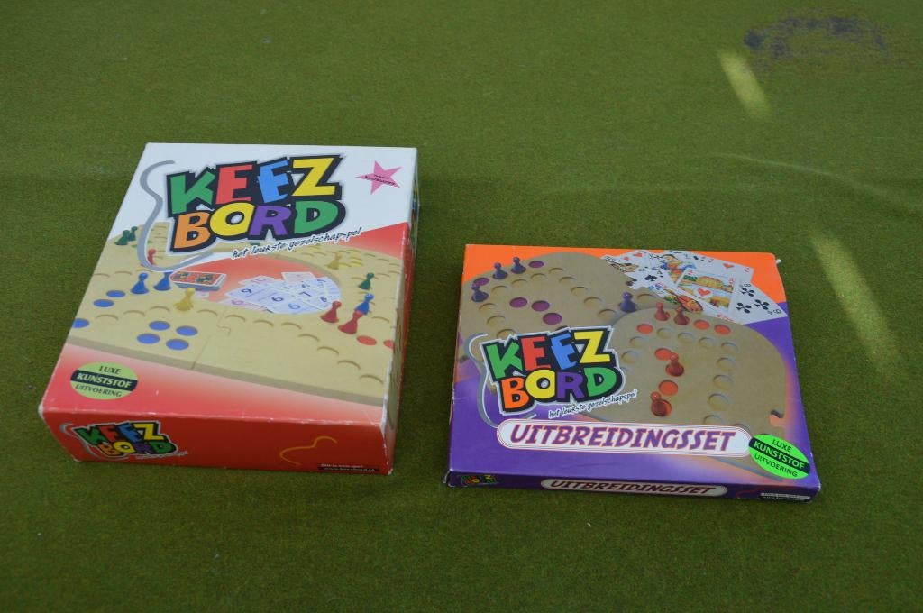Keezen spel Keez Bord 4 Personen Kunststof + uitbreidingsset, Vijf spelers of meer, Ophalen of Verzenden, Gebruikt