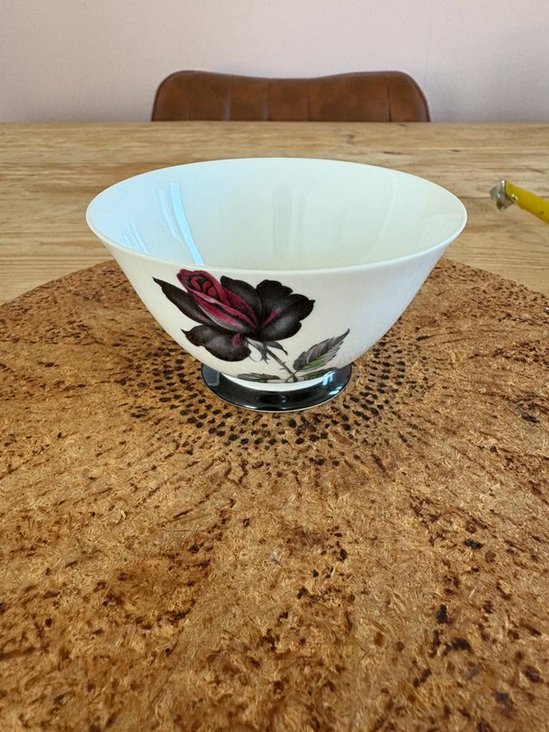 Royal Albert Masquerade, Antiek en Kunst, Ophalen