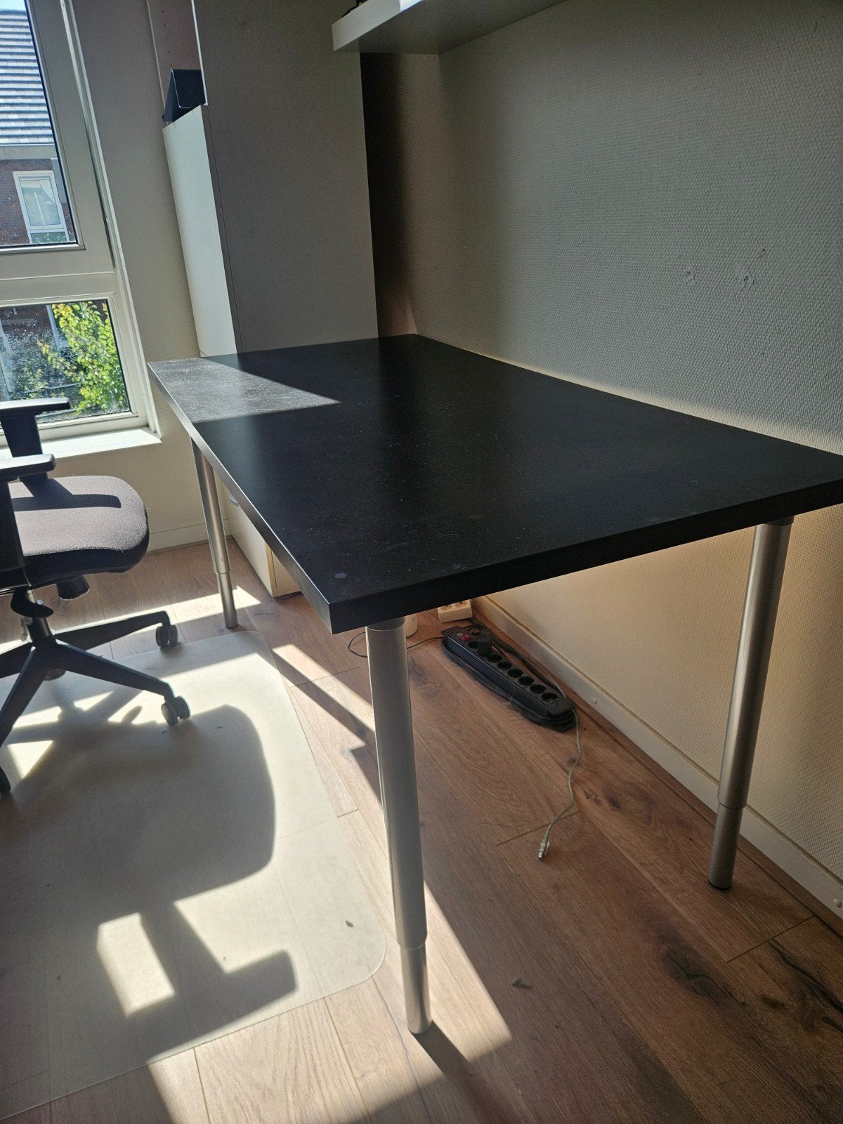 Gratis af te halen: Zwart bureau (150x75x77 cm), Huis en Inrichting, Ophalen