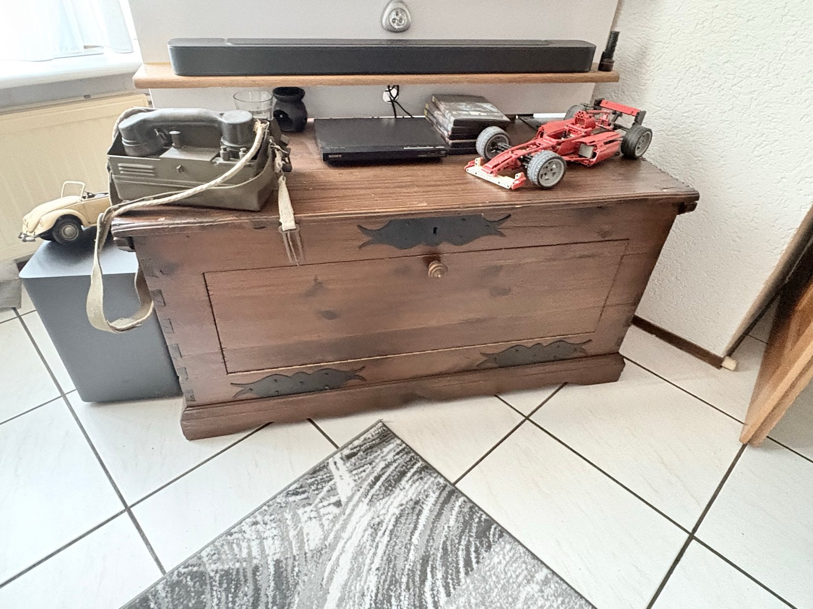 Antieke houten kist met metalen beslag, Ophalen of Verzenden