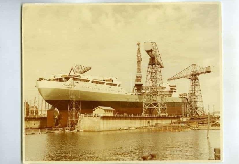 scheepvaart-foto-P.J adams, Ophalen of Verzenden, Zo goed als nieuw, Motorboot, Boek of Tijdschrift