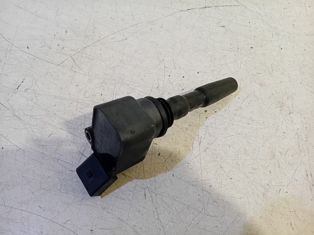 Bobine Volkswagen Passat, Onderdelen@venauto.nl, Van der Ven Autorecycling B.V., Gebruikt, Ettenseweg 76, 4706 PB Roosendaal, The Netherlands